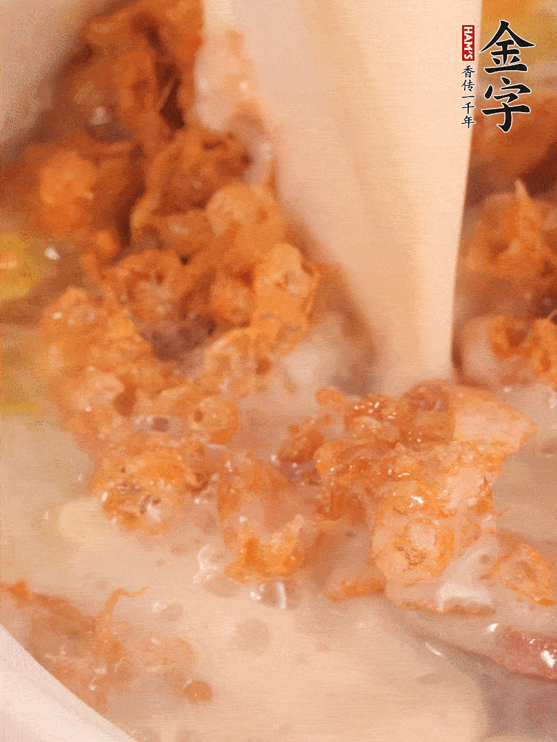 加入蛋酥再煨煮2分钟，加入豆浆。
